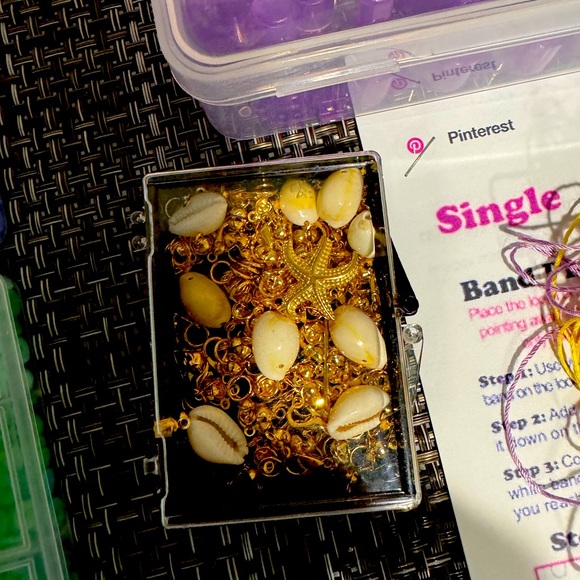 Ranbow Loom Set w/ Additional Beads - Picture 5 of 6